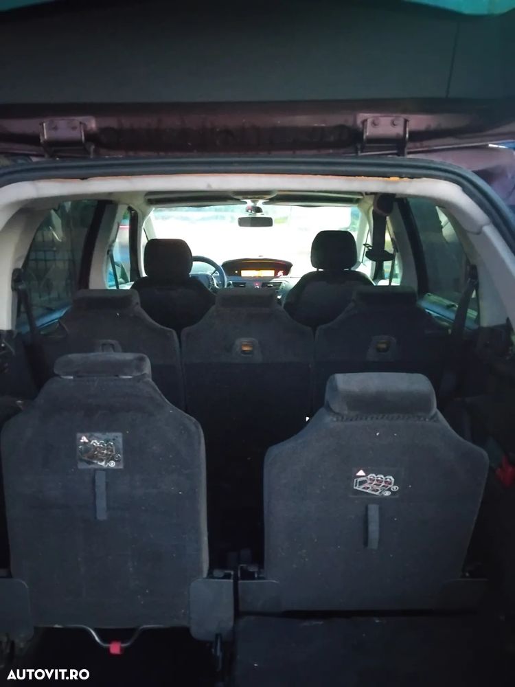 Citroën C4 Picasso 1.6 HDI FAP EGS6 CoolTech - 5