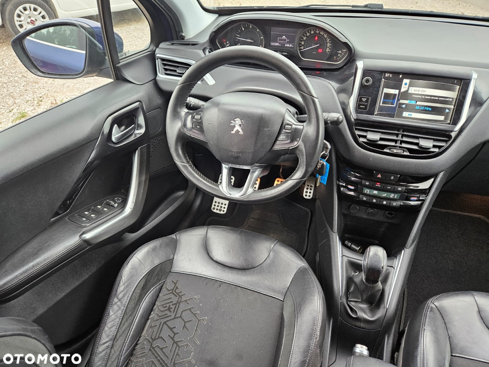 Peugeot 208 1.6 BlueHDi Allure S&S - 11