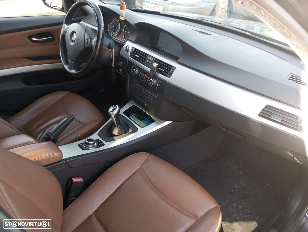 BMW 318 d Touring Navigation Sport - 6