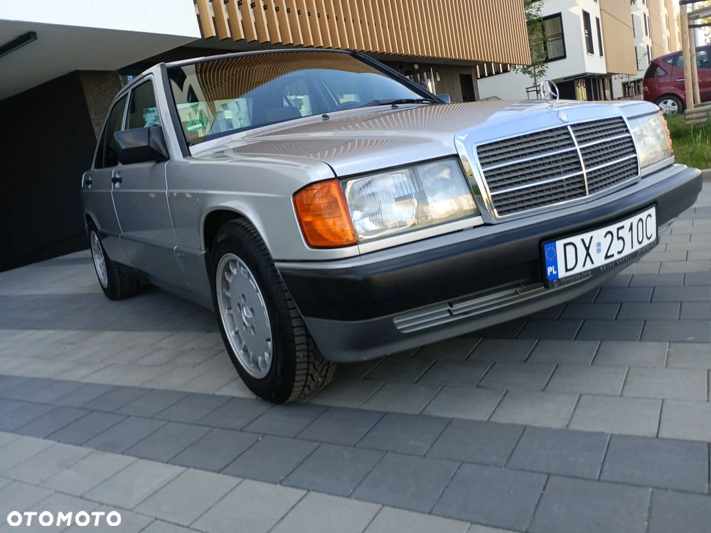 Mercedes-Benz W201 (190) - 11