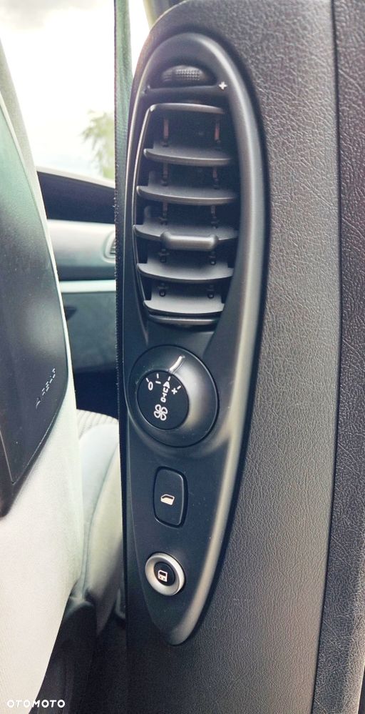Peugeot 807 HDi 135 Premium - 33