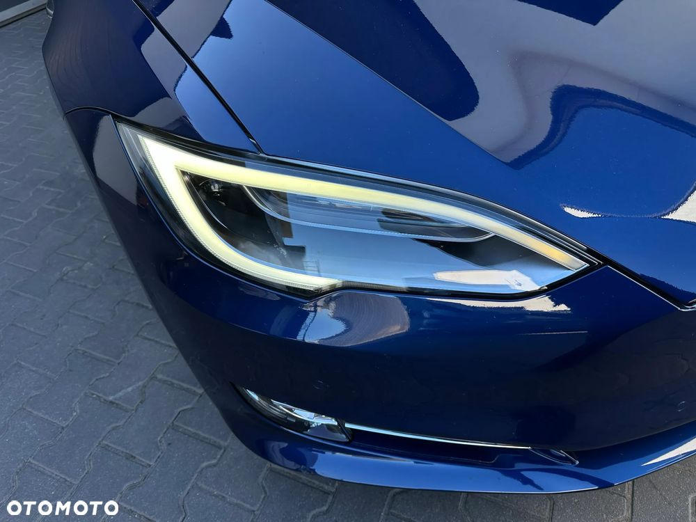 Tesla Model S - 14