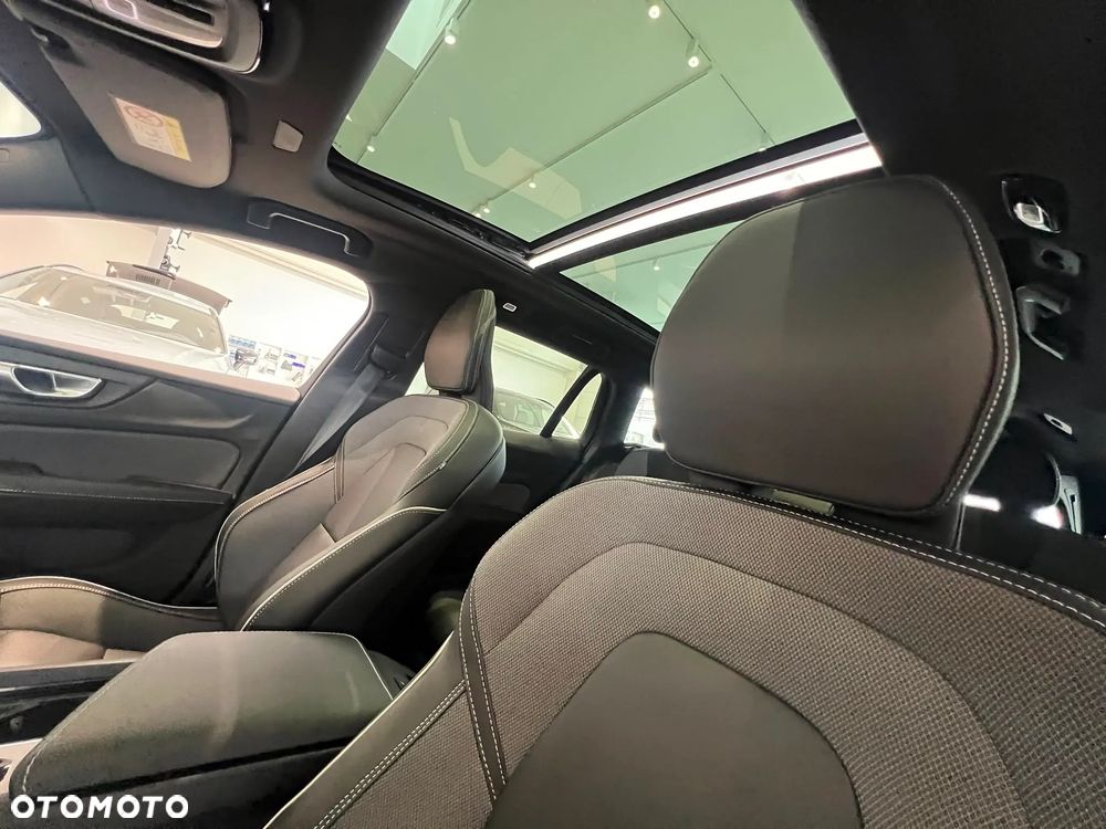 Volvo V60 B4 B Ultimate Dark - 22