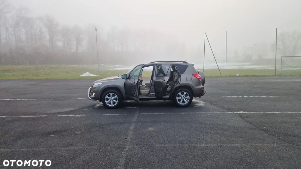 Toyota RAV4 2.0 VVT-i Prestige NAVI MS - 19