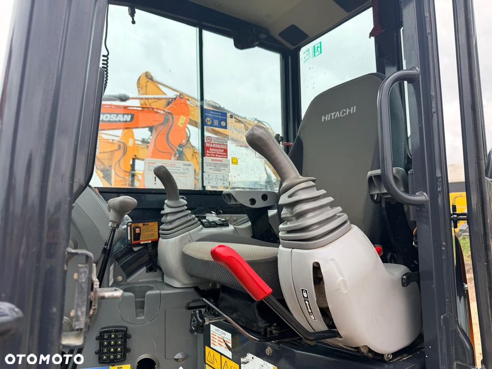 Hitachi ZX48U-6 - 8