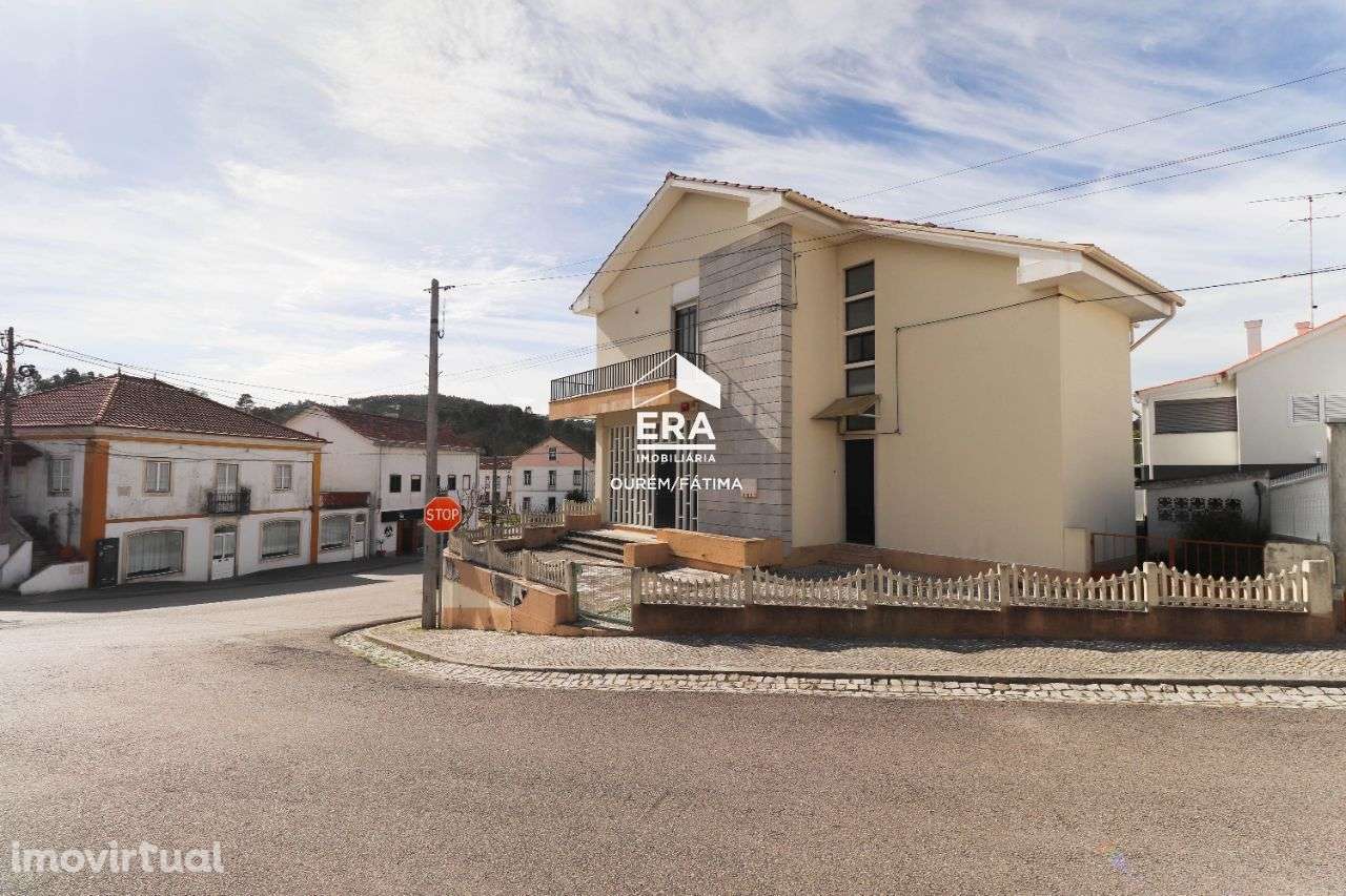 Prédio/ Moradia localizada no Olival, Ourém - Grande imagem: 2/42