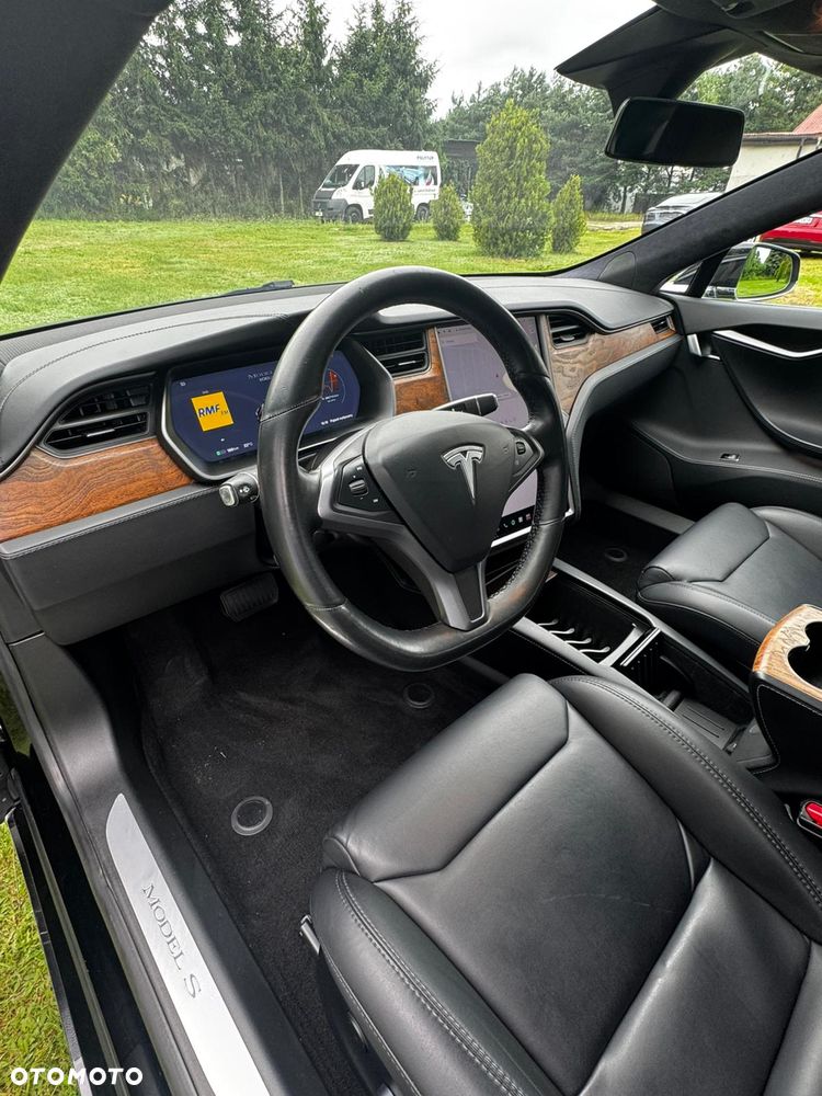 Tesla Model S - 11
