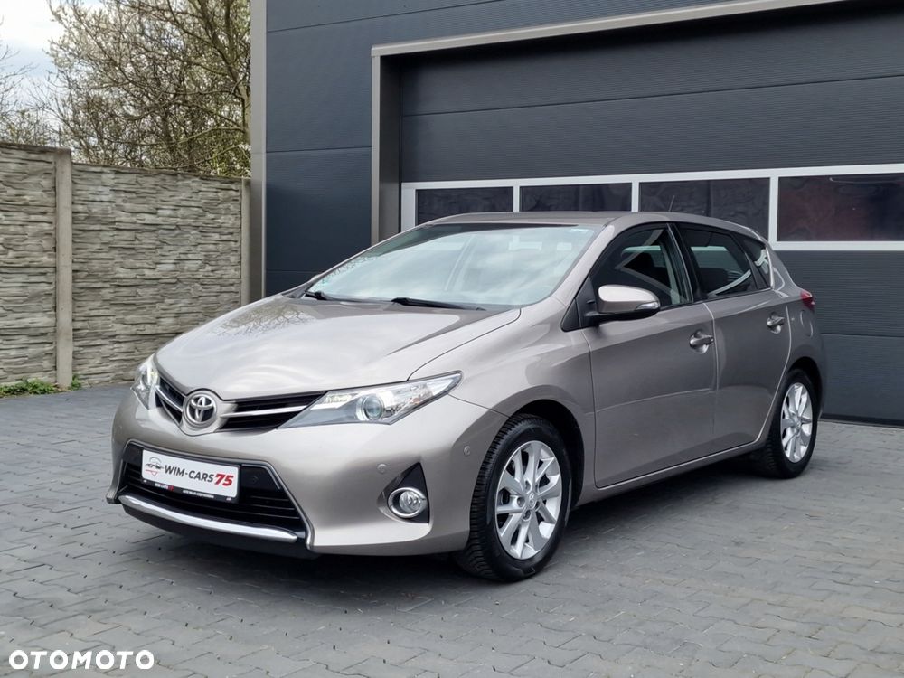 Toyota Auris 1.6 Valvematic Executive - 1