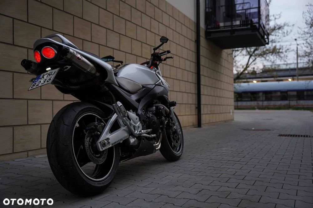 Suzuki GSR - 5