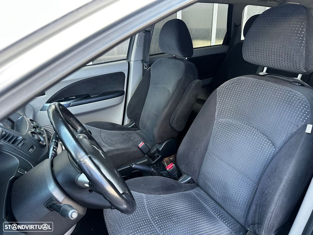 Mitsubishi Grandis 2.0 DI-D Sport - 13