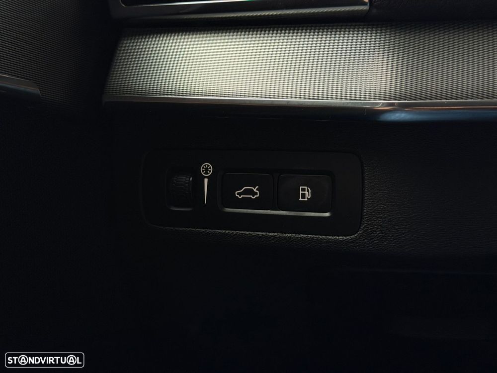 Volvo XC 90 2.0 T8 PHEV R-Design AWD - 34