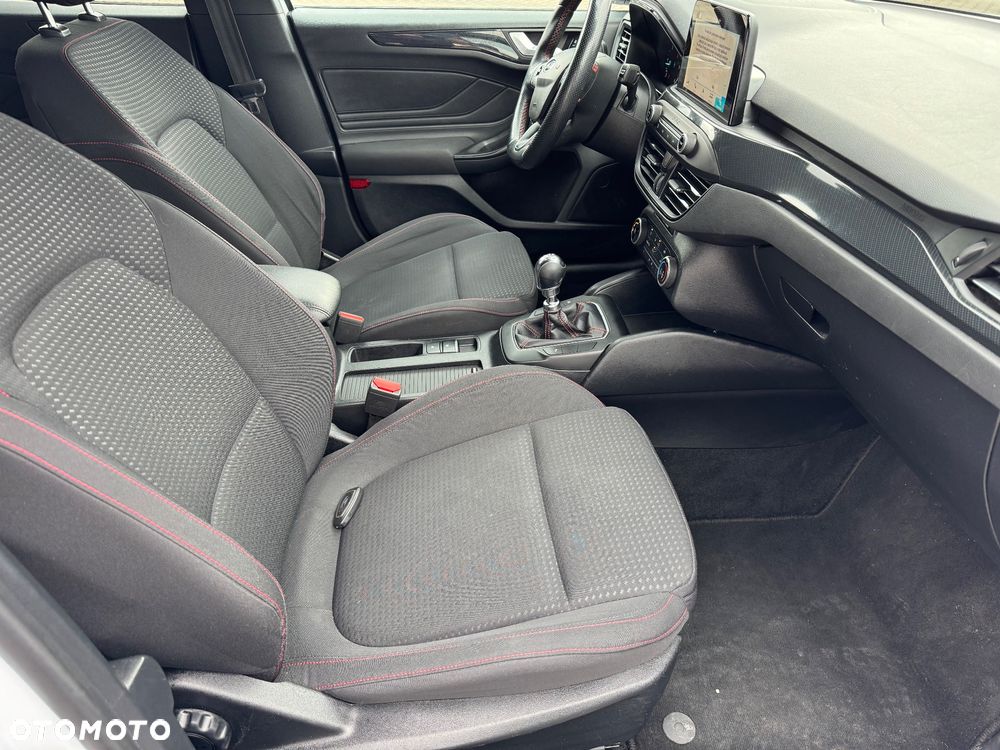 Ford Focus 1.5 EcoBlue Start-Stopp-System ST-LINE DESIGN - 15