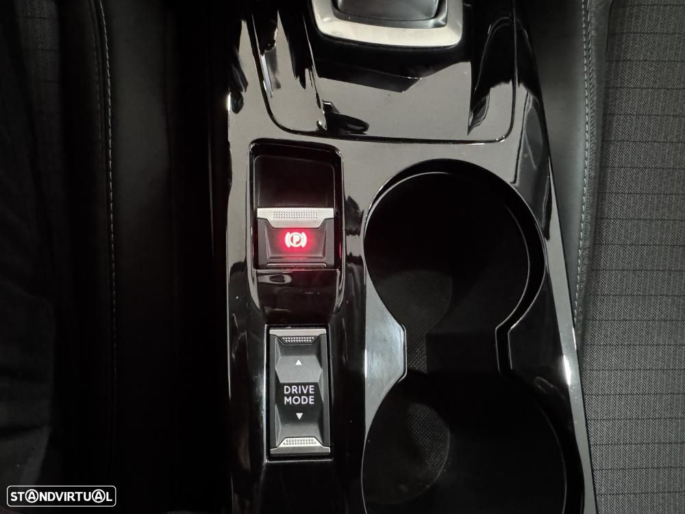 Peugeot 208 1.2 PureTech Allure EAT8 - 32