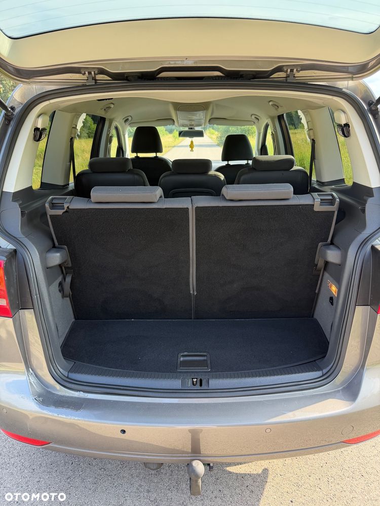 Volkswagen Touran 1.6 TDI DPF BlueMotion Technology STYLE - 11