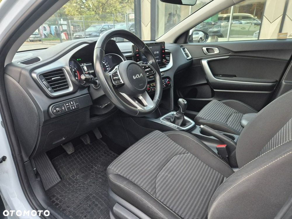 Kia Ceed 1.5 T-GDI M - 10