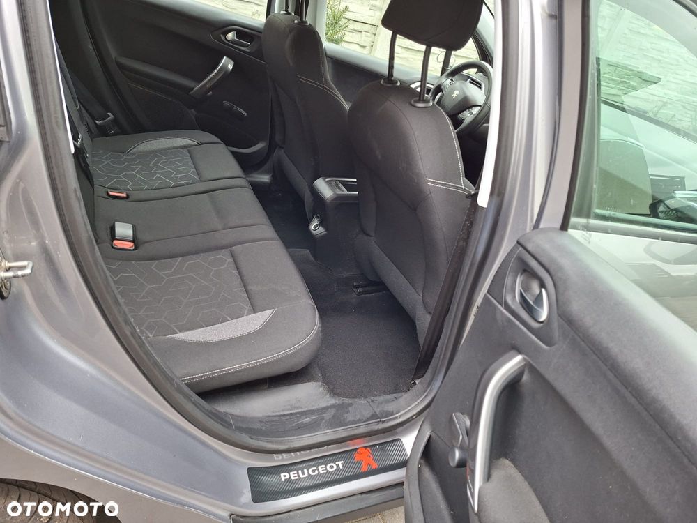 Peugeot 2008 BlueHDi 100 STOP & START Style - 14