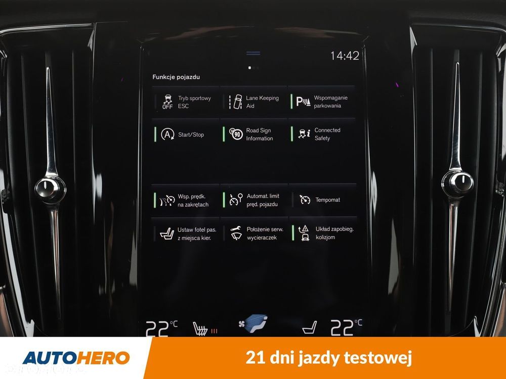 Volvo V90 Cross Country - 21