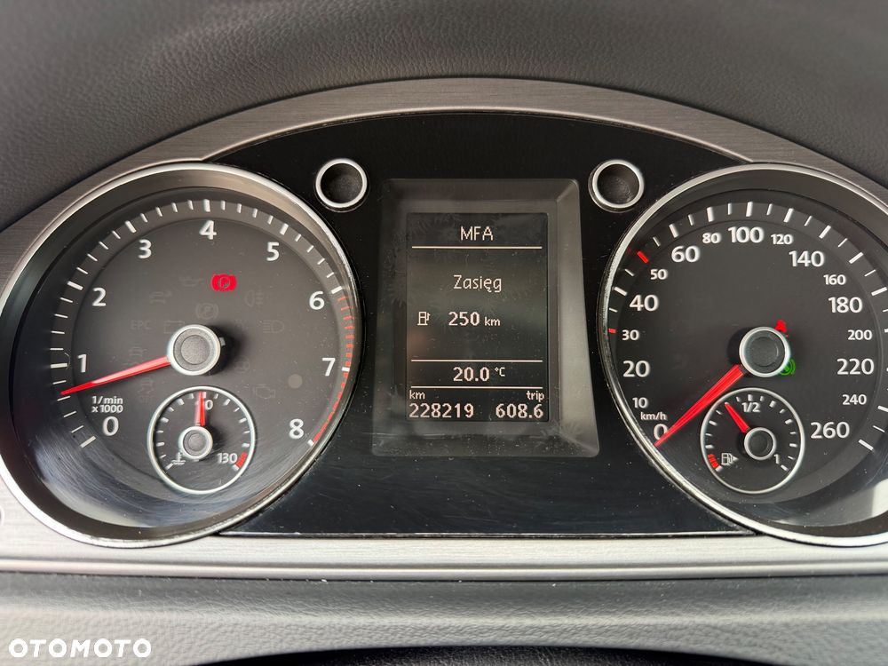 Volkswagen Passat 1.4 TSI BMT Comfortline DSG - 11