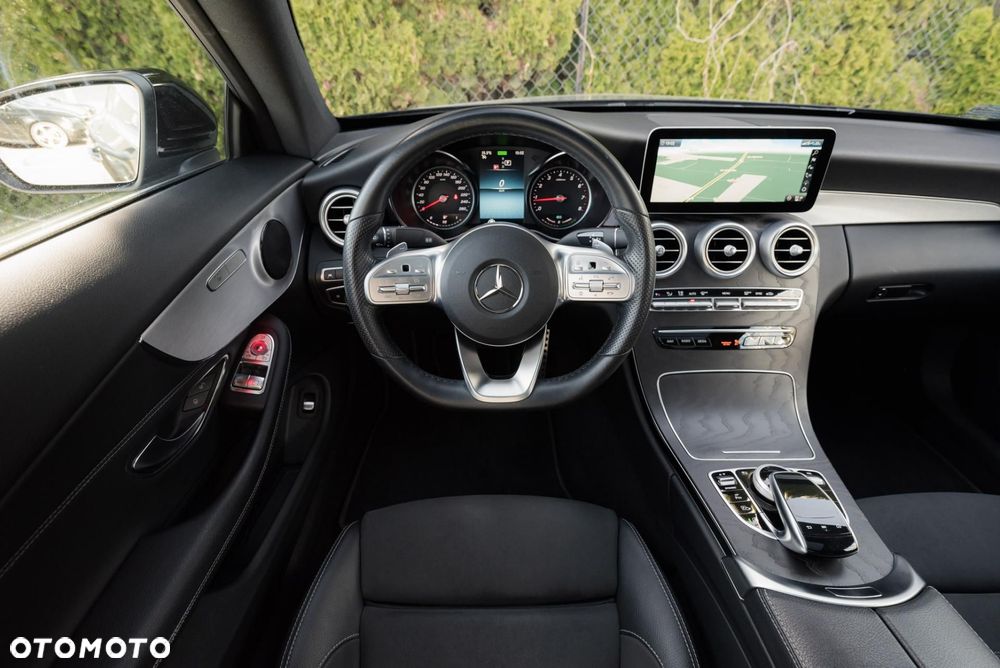 Mercedes-Benz Klasa C 300 9G-TRONIC - 12