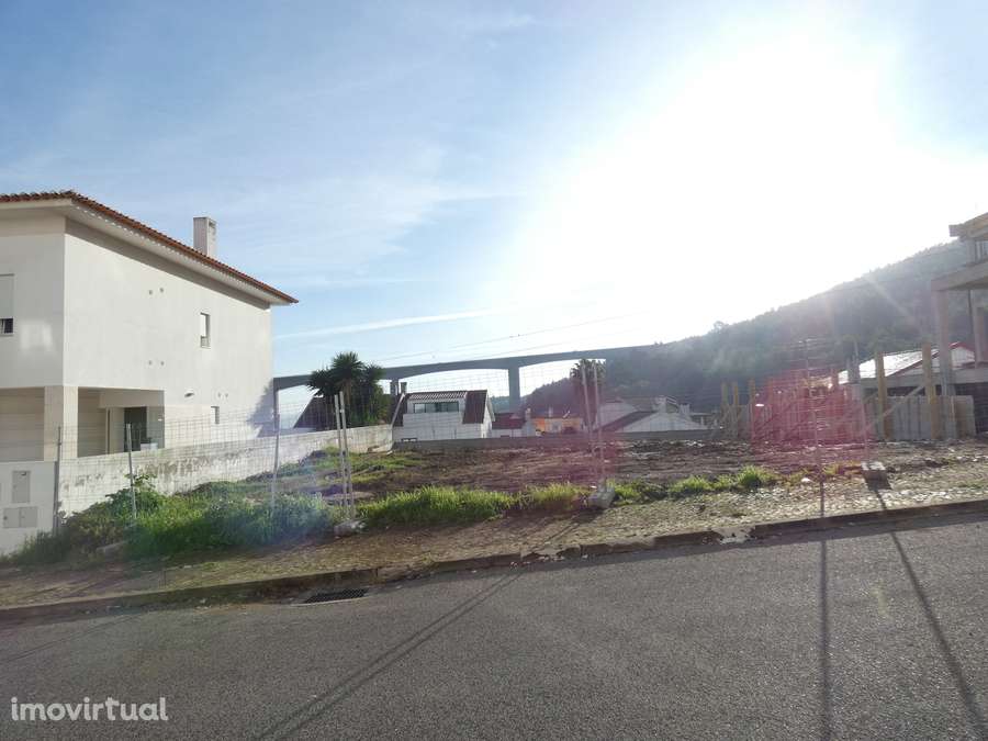 Moradia T3 isolada com jardim e garagem em Loures - Grande imagem: 5/20