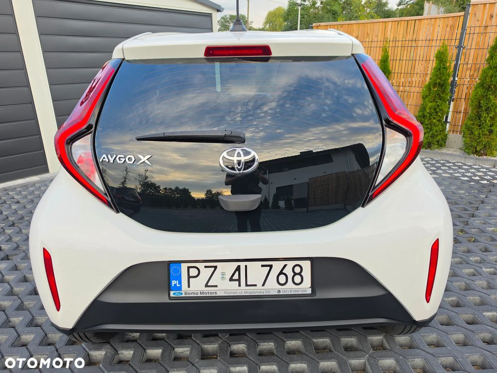 Toyota Aygo X Black&White - 5