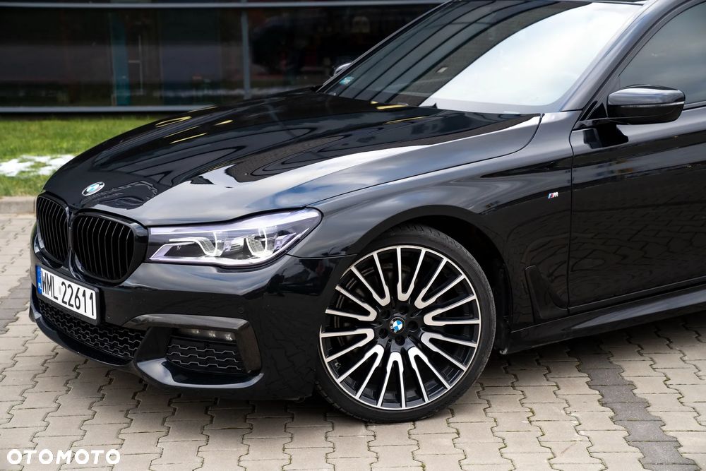 BMW Seria 7 740Li - 32