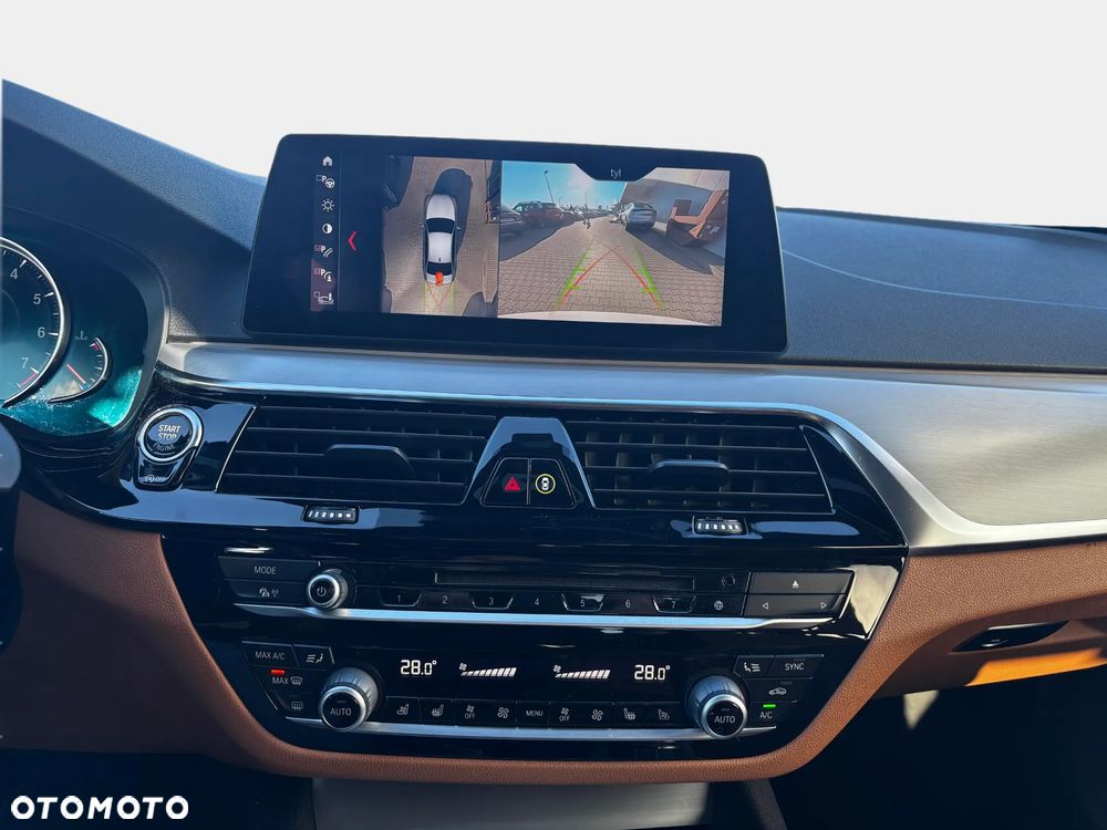 BMW Seria 5 530i GPF xDrive Sport Line sport - 17