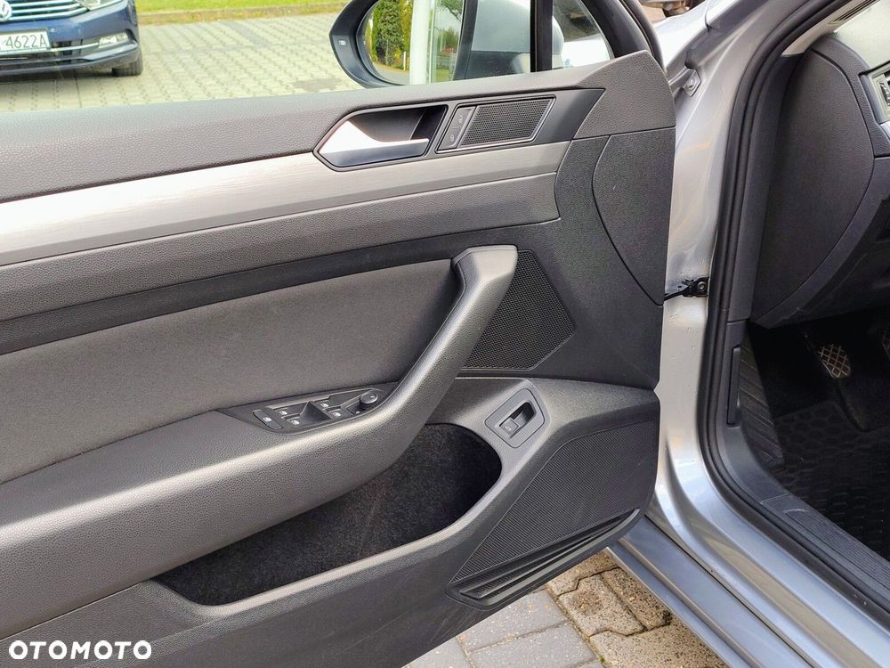 Volkswagen Passat - 16