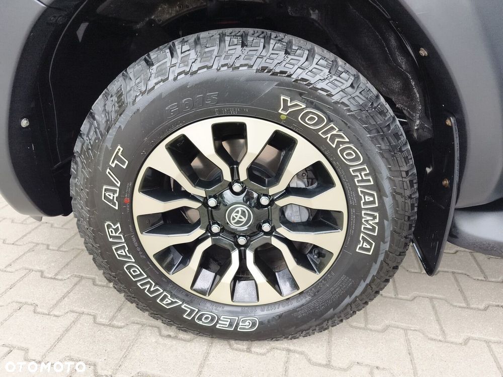 Toyota Hilux 2.8 D-4D Double Cab GR Sport 4x4 - 16