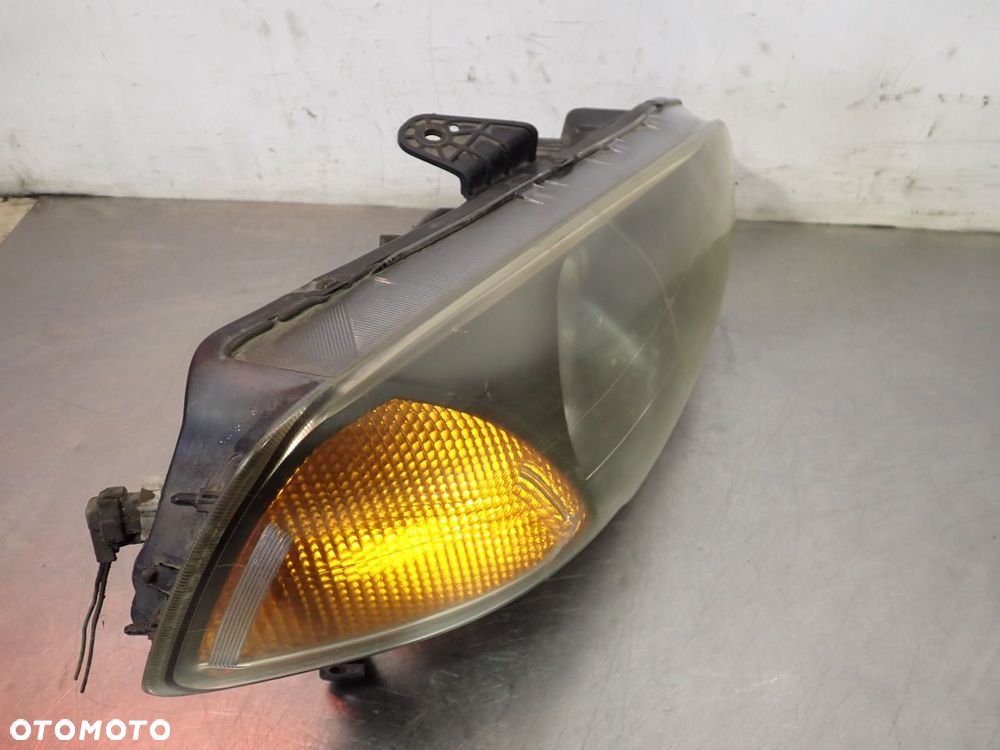 LAMPA PRAWA PRZEDNIA HONDA HR-V - 6