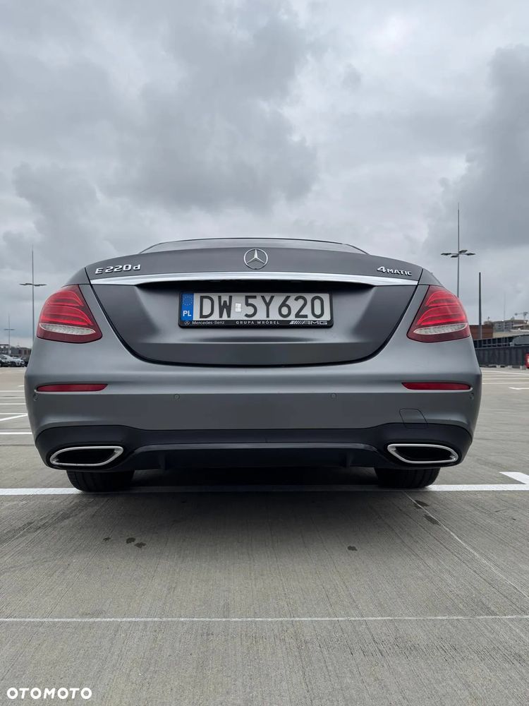 Mercedes-Benz Klasa E 220 d 4-Matic 9G-TRONIC - 15