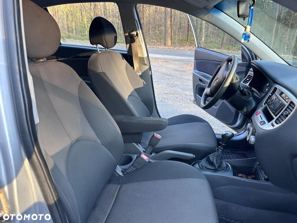 Kia Rio - 14