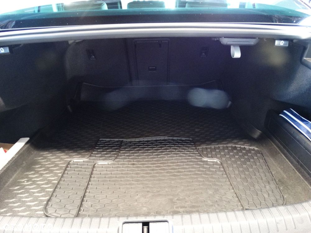 Volkswagen Passat - 11