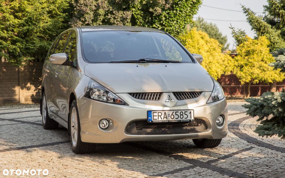 Mitsubishi Grandis 2.4 Intense - 16