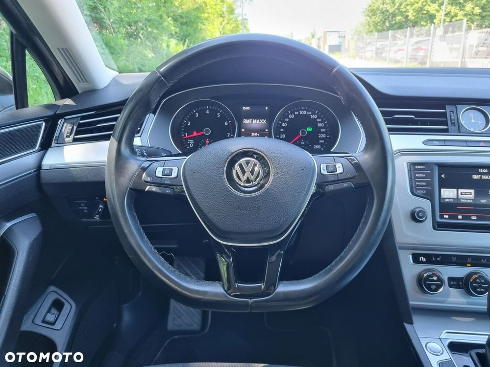 Volkswagen Passat - 16