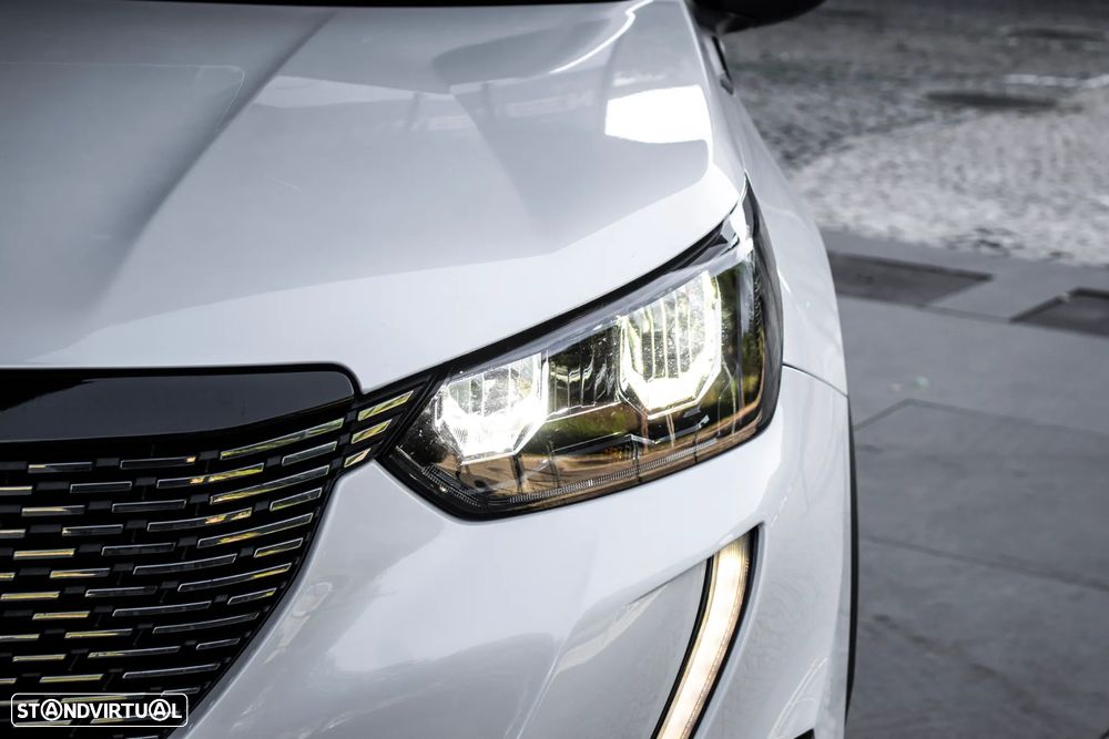 Peugeot 2008 1.2 PureTech Allure EAT8 - 8