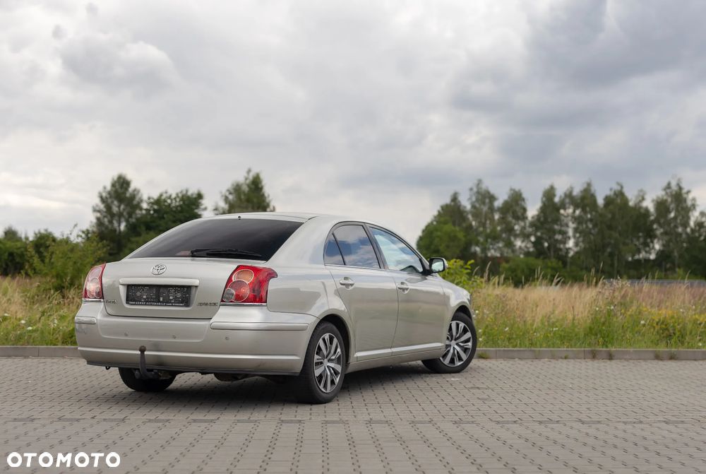 Toyota Avensis 2.0 VVT-i Executive - 4
