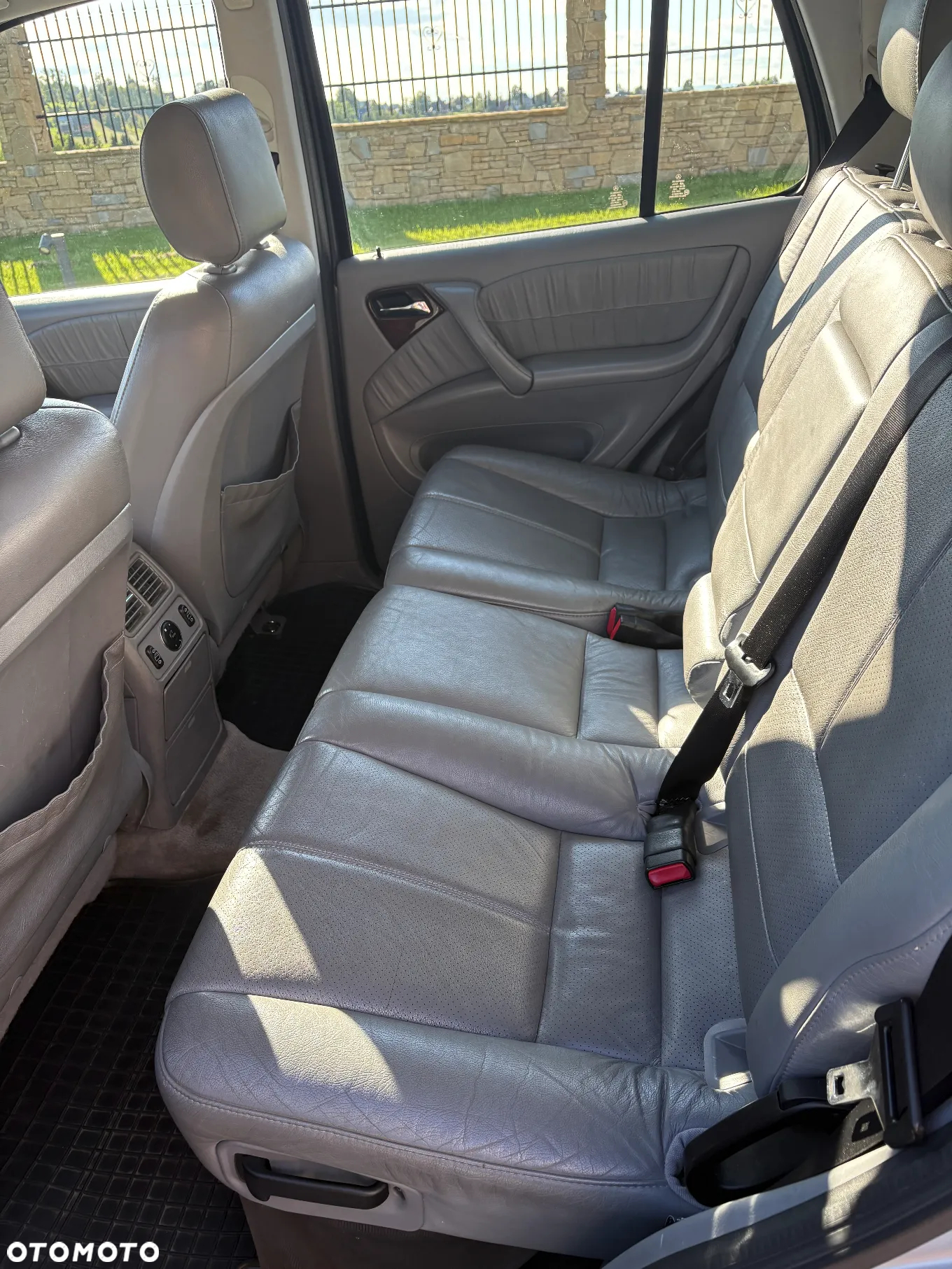 Mercedes-Benz ML - 23