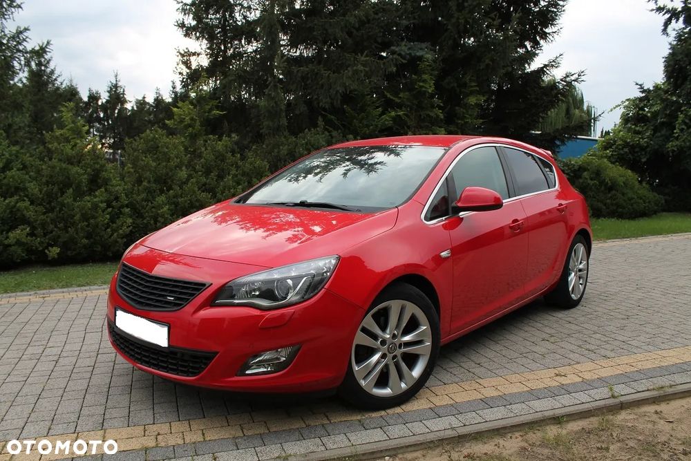 Opel Astra 1.6 Turbo Cosmo - 1