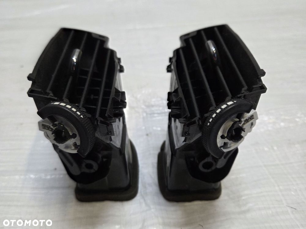 KRATKA WLOT POWIETRZA NAWIEWU W DESCE OPEL ASTRA K V 39079555 39079556 - 2