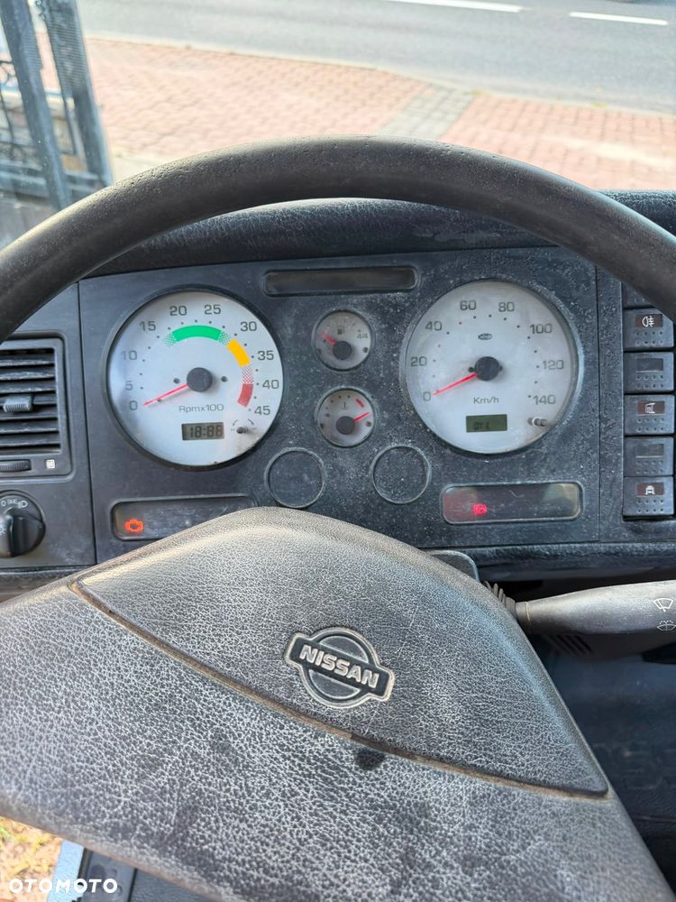 Nissan Atleon - 27