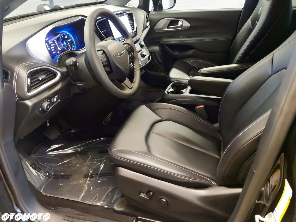 Chrysler Pacifica - 9