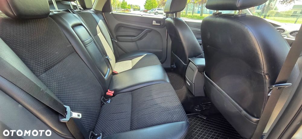 Ford Focus 2.0 16V Titanium - 13