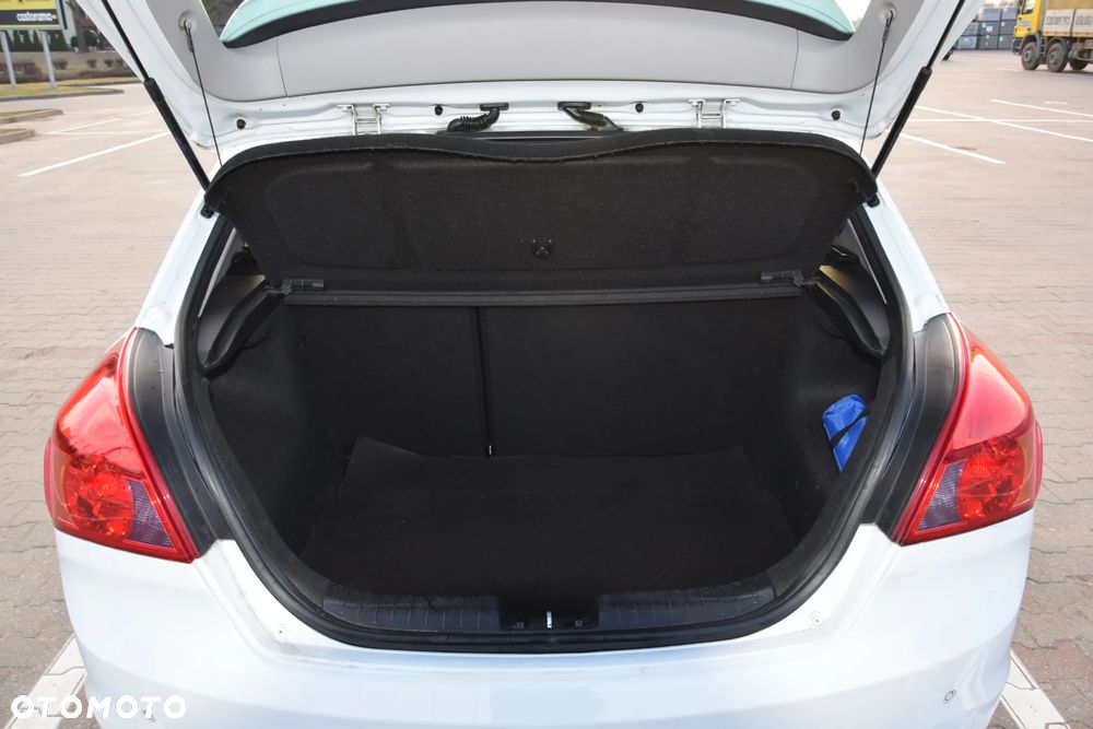 Kia Ceed 1.4 L - 8
