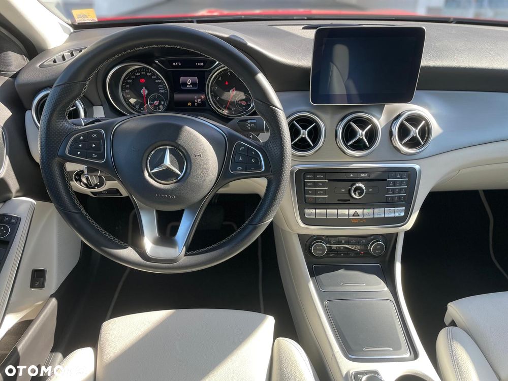 Mercedes-Benz GLA 220 4-Matic - 11