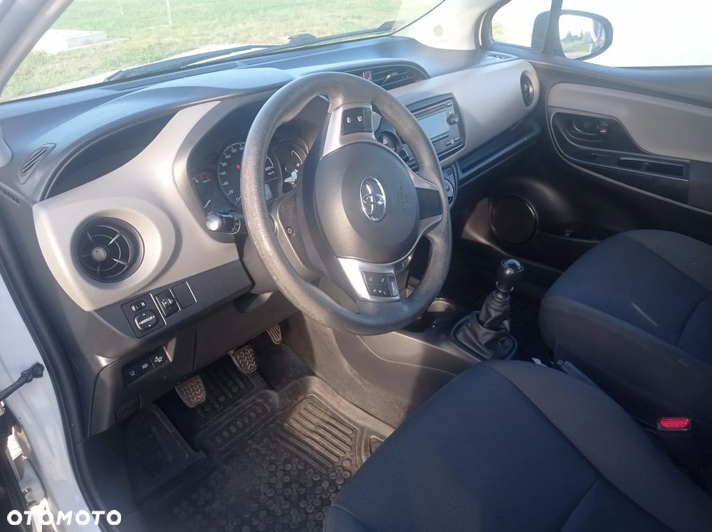 Toyota Yaris - 10