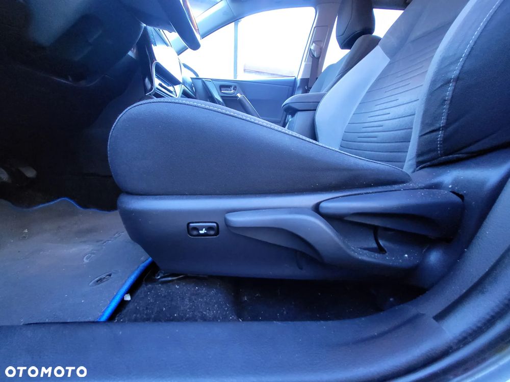 Toyota Auris 1.8 HSD Luna - 22