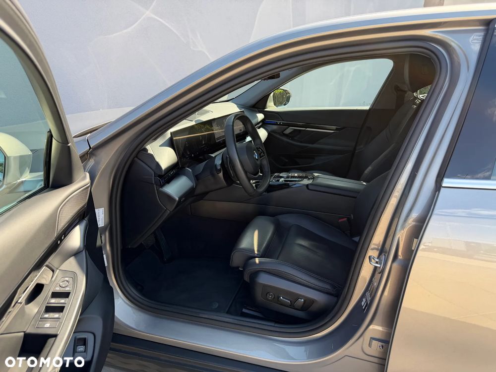 BMW Seria 5 520d mHEV - 8