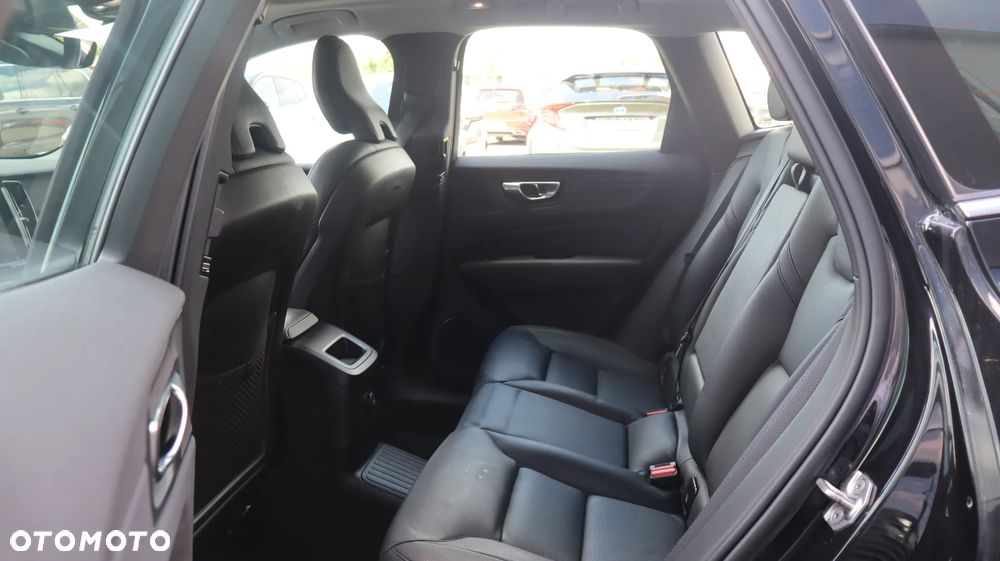 Volvo XC 60 T6 Plug-In Hybrid AWD Inscription - 16