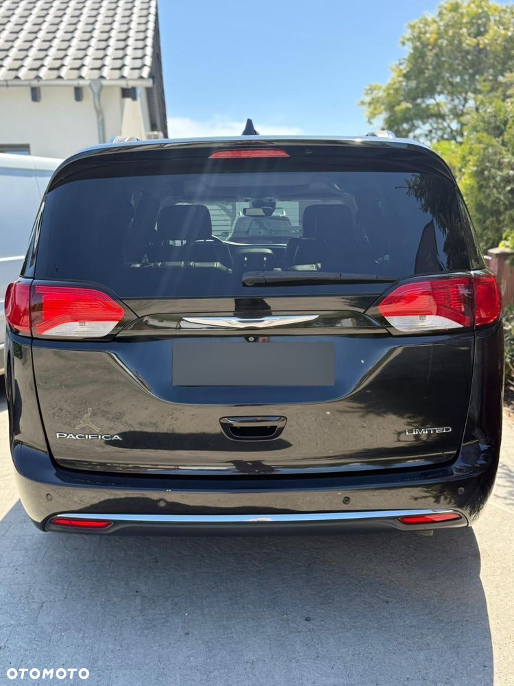 Chrysler Pacifica - 2